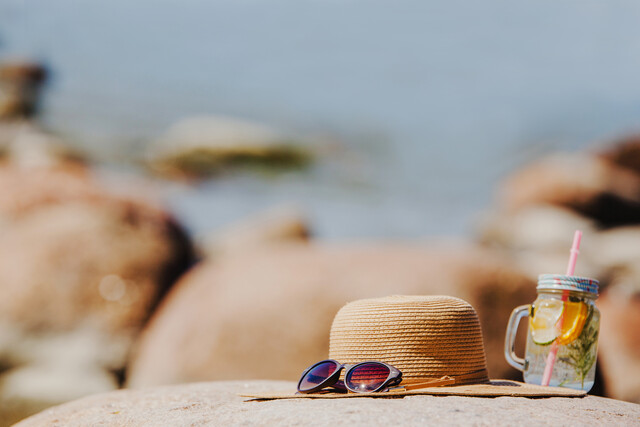 beutiful-beach-landscape-with-sunglasses-hat.jpg